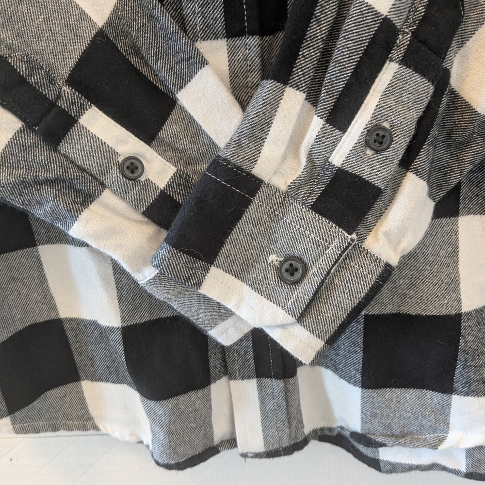 🏁 Old Navy Boy's Black & White Check Button Down Shirt; Size: 8 - Picture 4 of 4